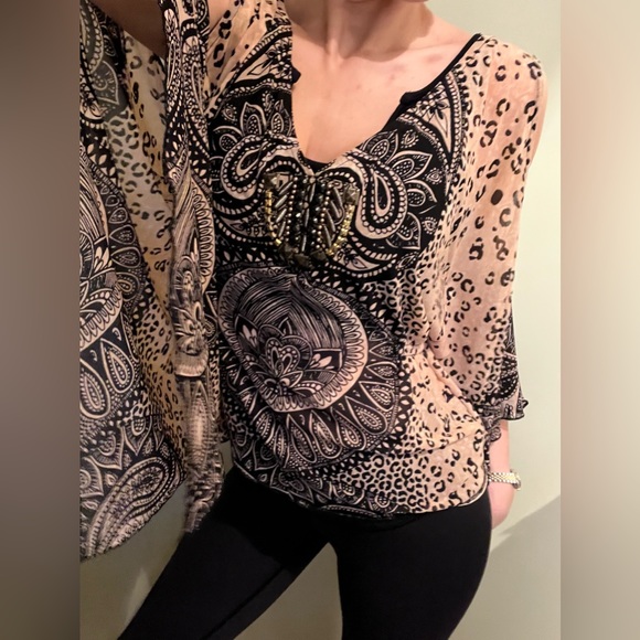 Bebe Cold shoulder flowy blouse - Picture 2 of 15